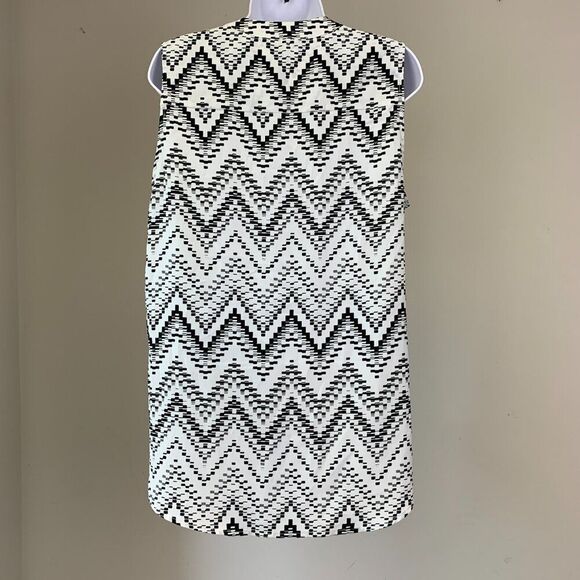 Collective Concepts sz L Blouse Sleeveless Top Black White Lightweight V-neck - Picture 4 of 6